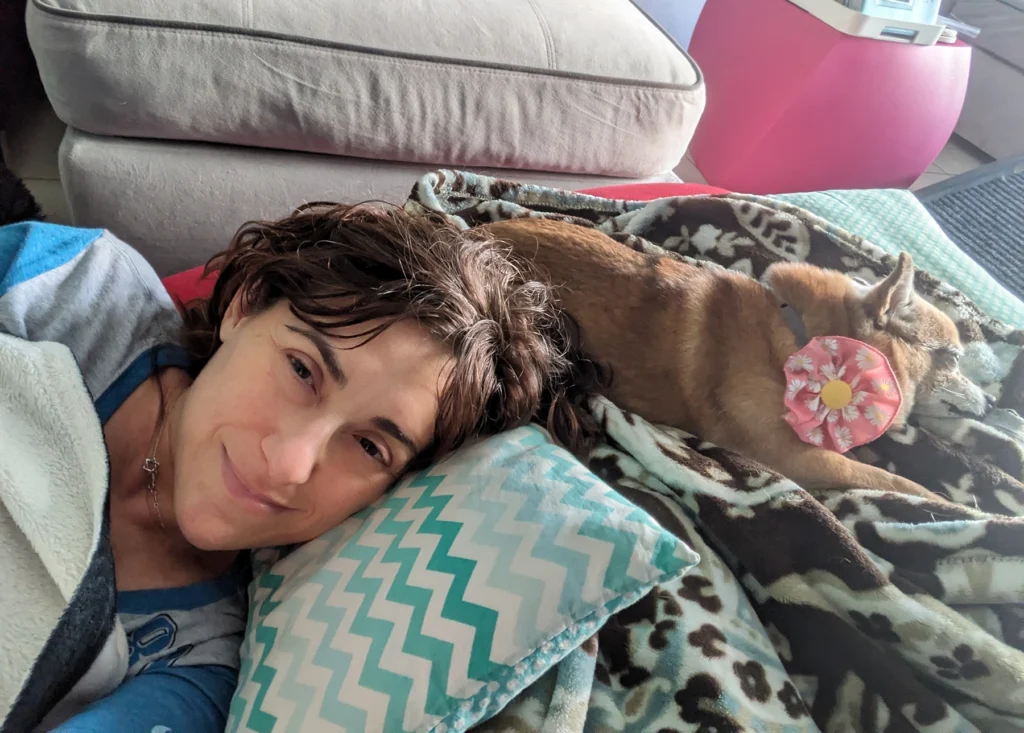 Cancer survivor Rochelle Broder-Singer relaxing with her dog.