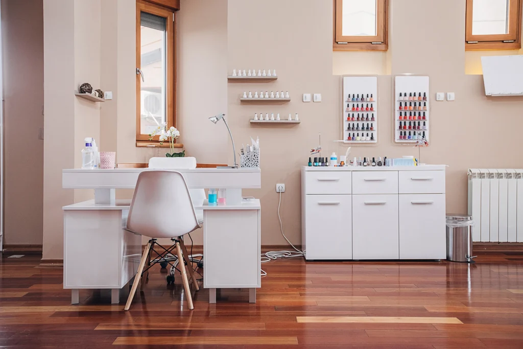 Sample image of a nail salon/gettyimages
